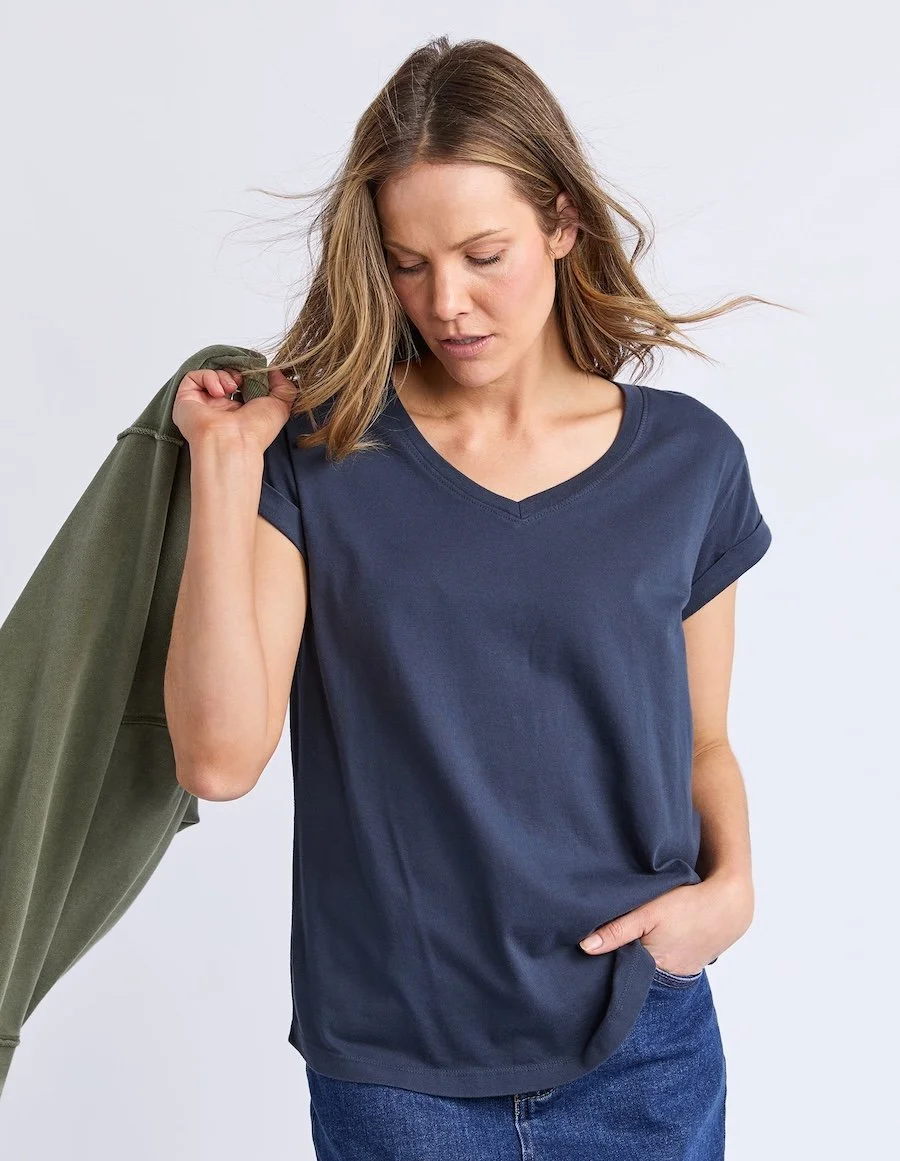 foxwood-manly-vee-tee-oatmeal-navy.jpg