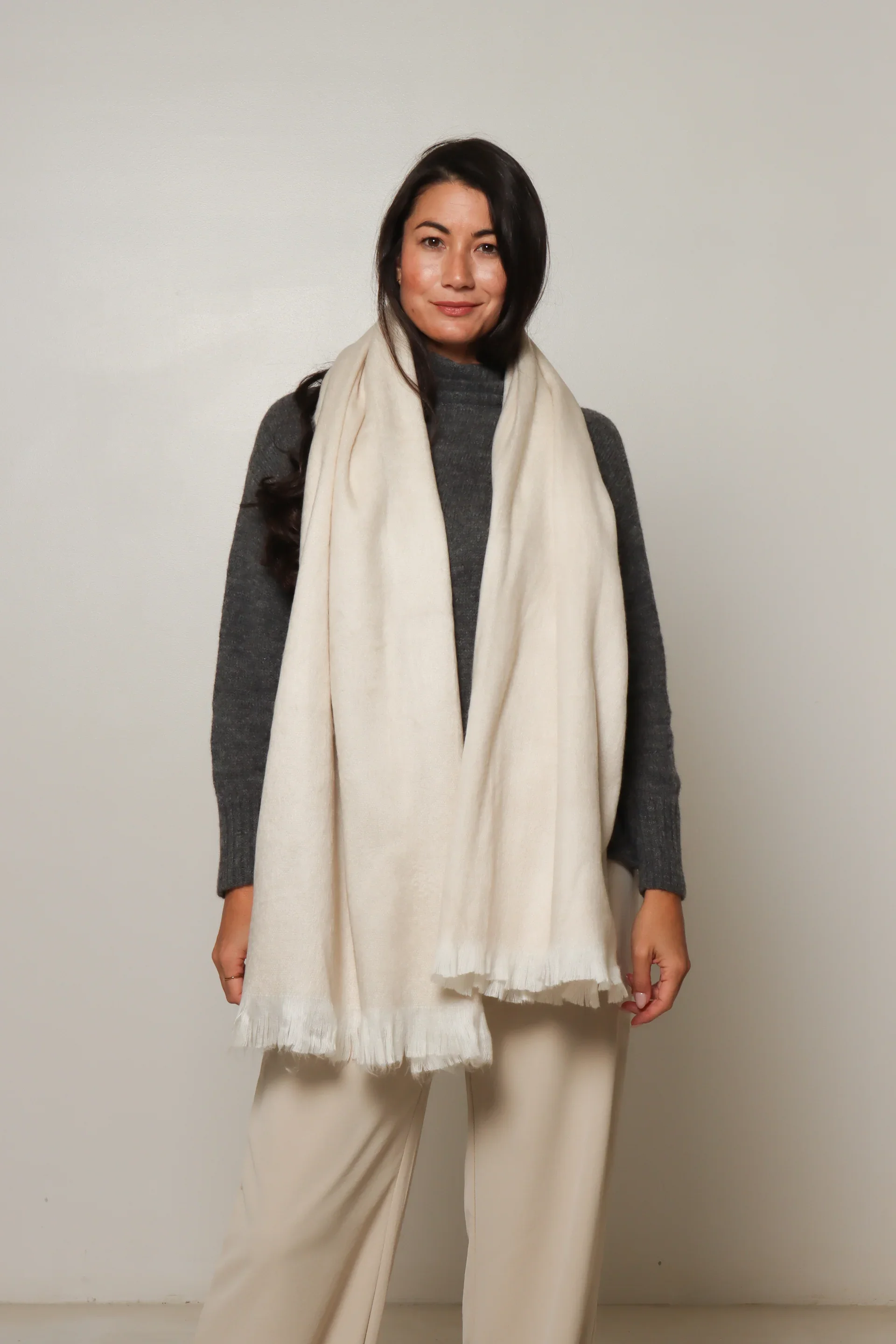la-sierra-classic-alpaca-scarf-cream.webp
