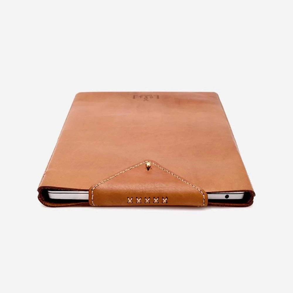 the-loyal-workshop-ethical-leather-Laptop-Sleeve-Cognac-yackandandah.jpeg