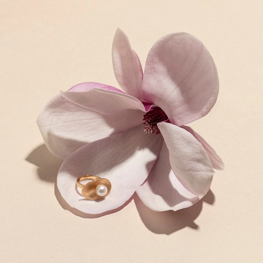 YiSu-Design-sea-dish-ring-pearl-gold.jpg
