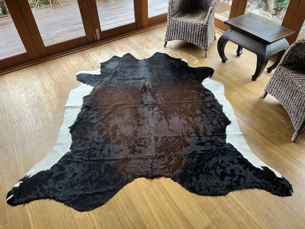 Cowhide 15 - Dark brown, Chestnut and White