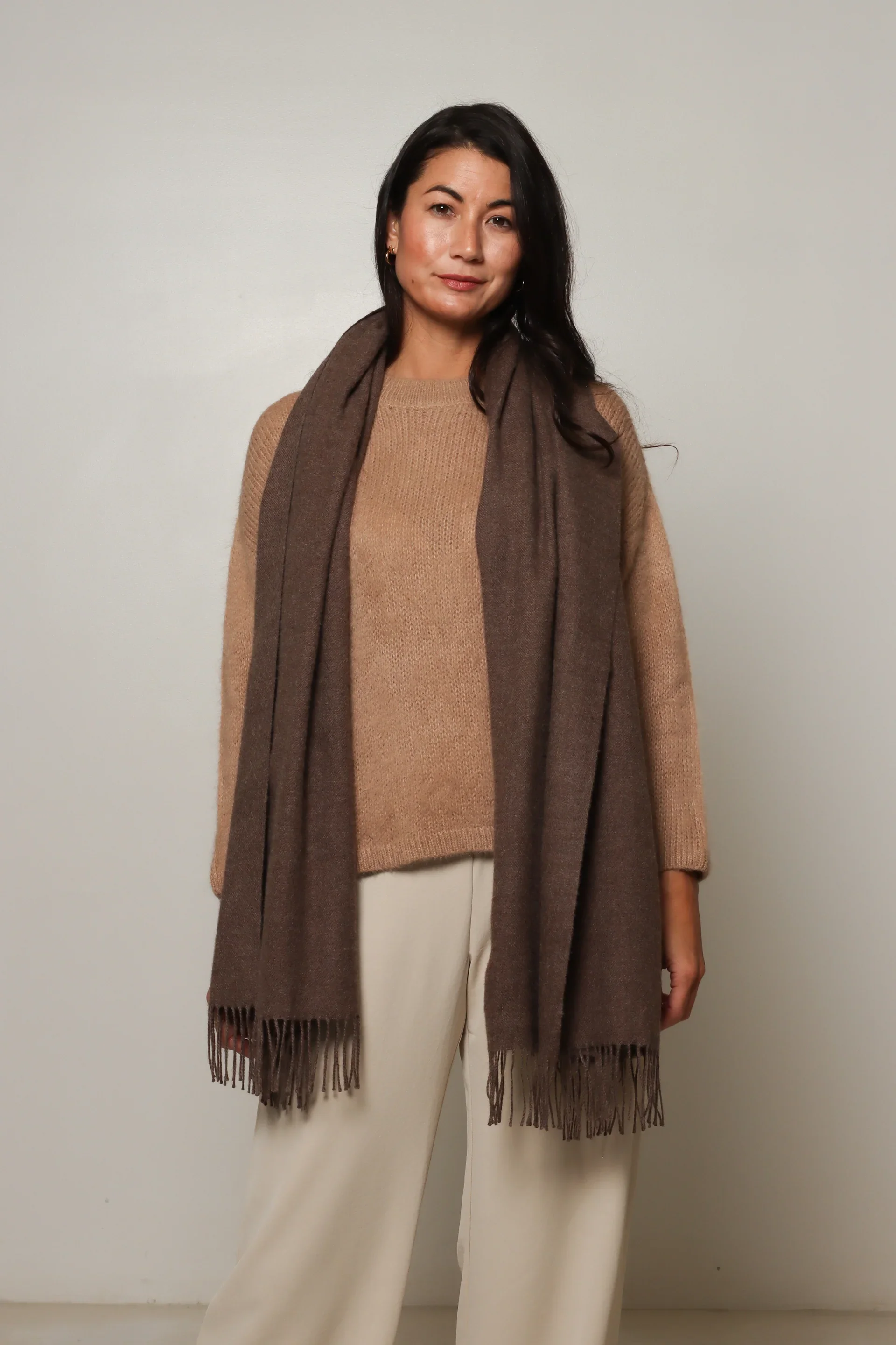 la-sierra-baby-alpaca-grande-scarf-chestnut-albury.webp