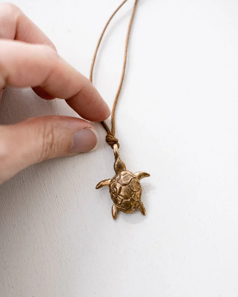 pesci-che-volano-lentezza-pendant-italian-turtle-pendant.webp