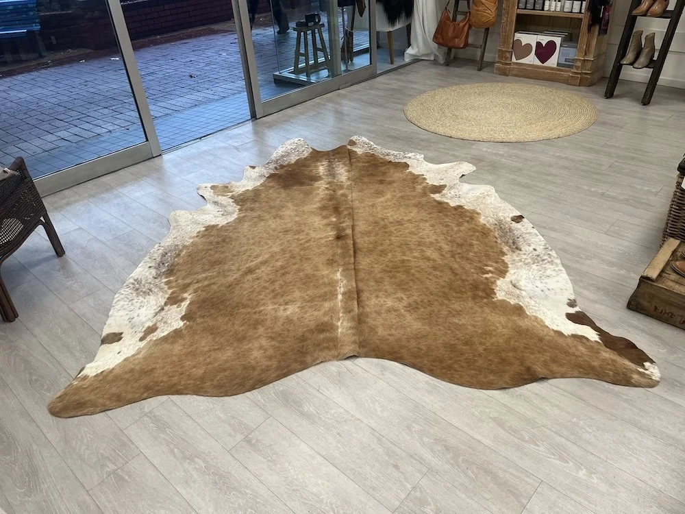 Cowhide 3 - Speckled honey with white XL