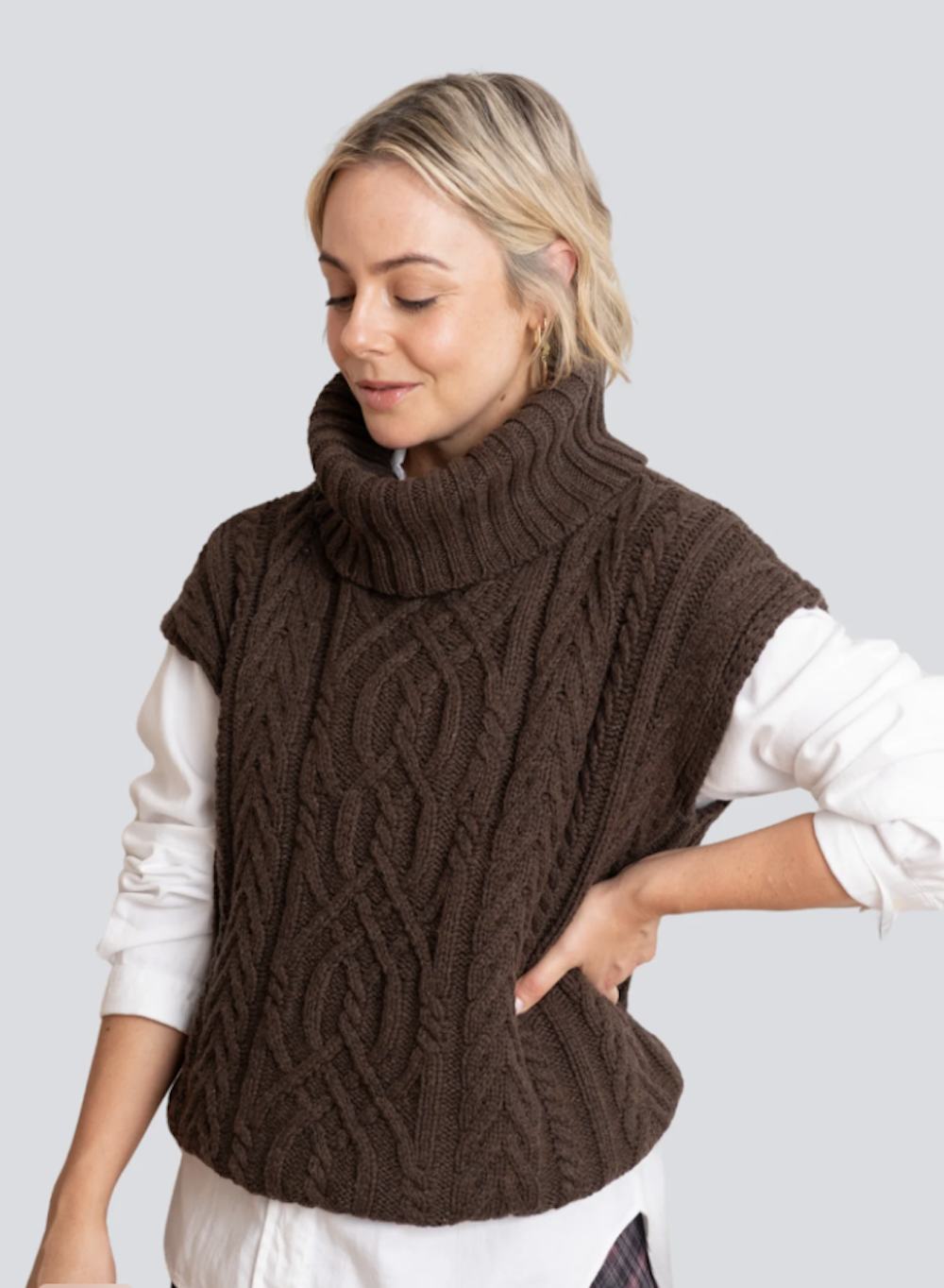 roll-neck-vest-chocolate.png