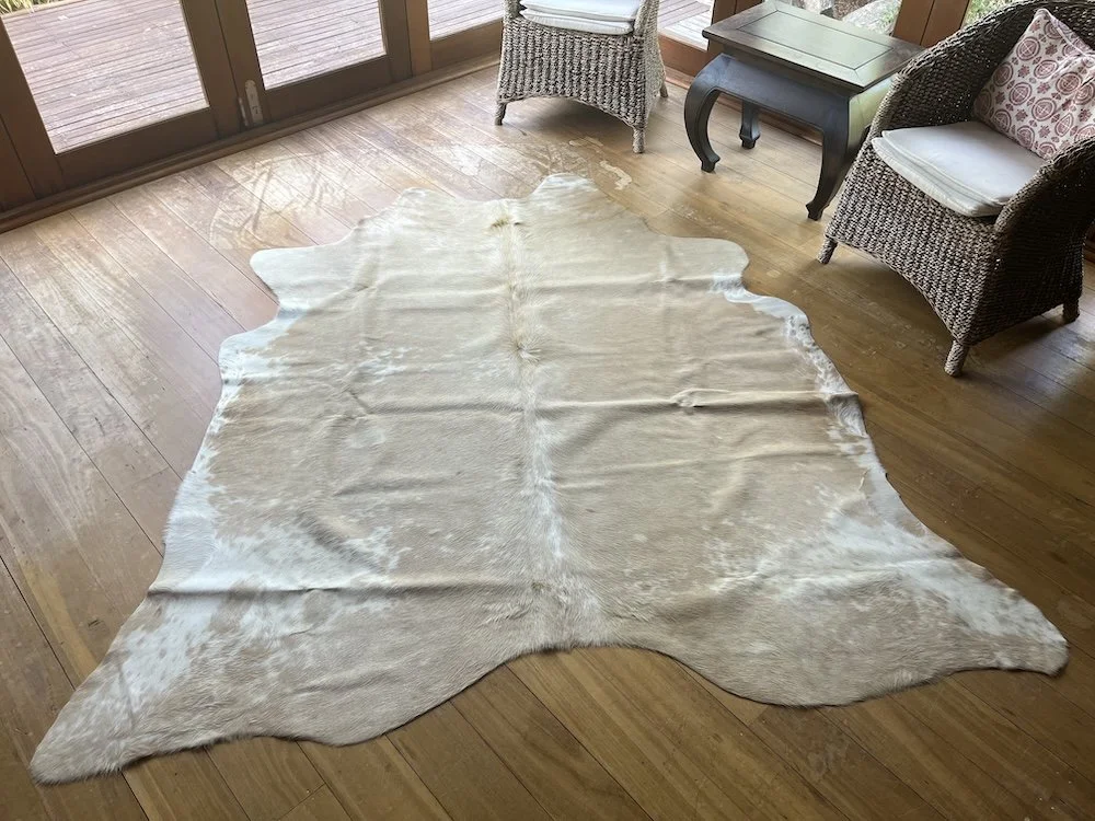 Cowhide 6 - Light caramel