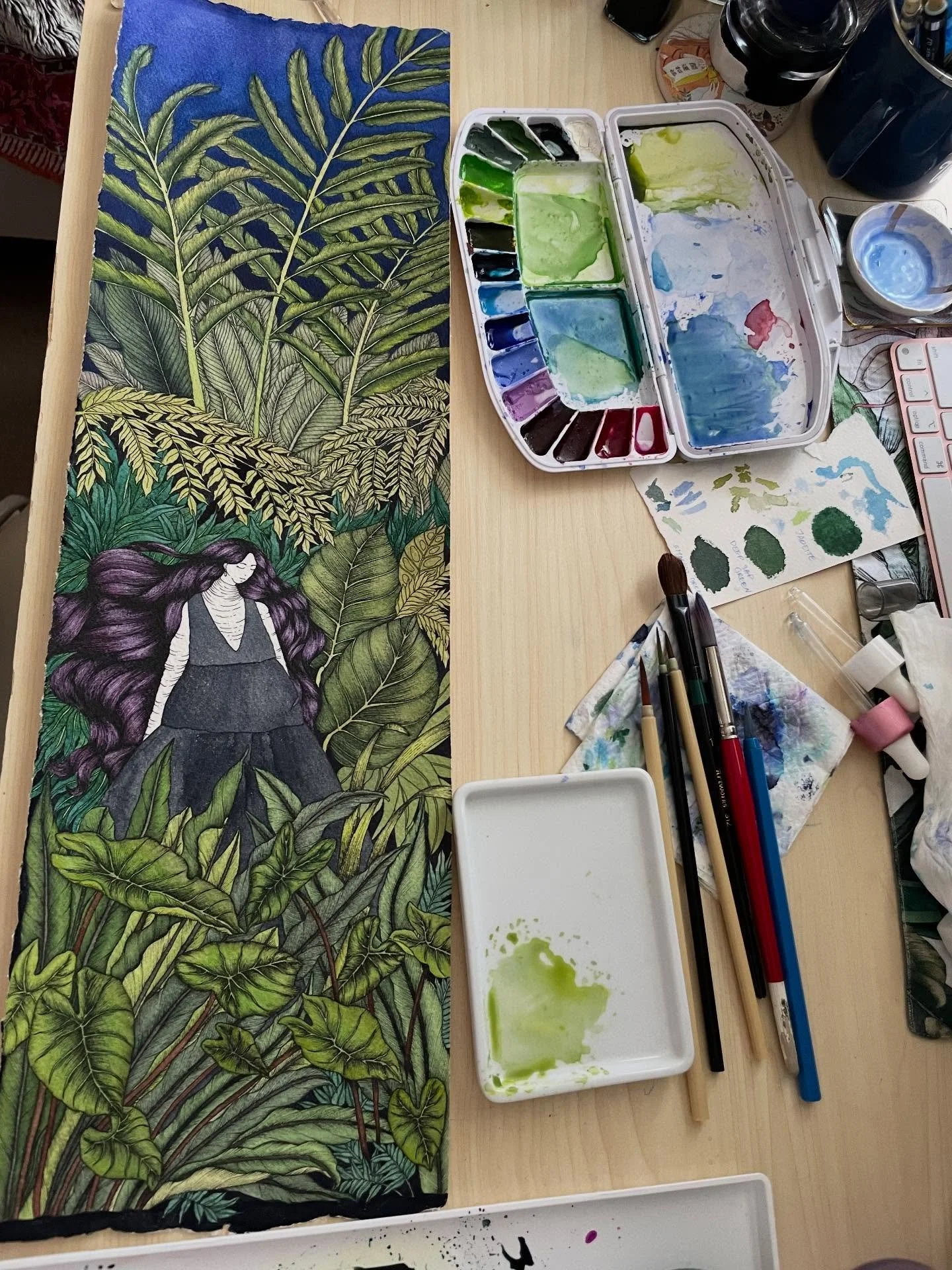 Desk scene while painting 👩🏻&zwj;🎨
#wip #watercolourartwork #workspace #artsupplies #artist