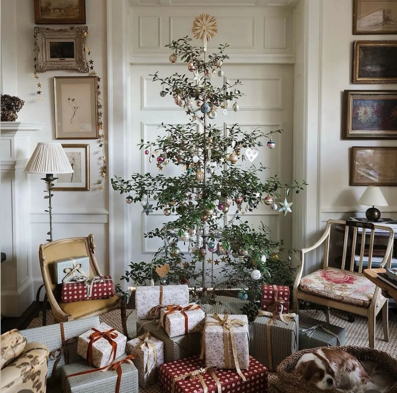 And so the festive season begins&hellip; 🎄💫🎄 Happy 1st December ❤️

Image @collinsandgreenart