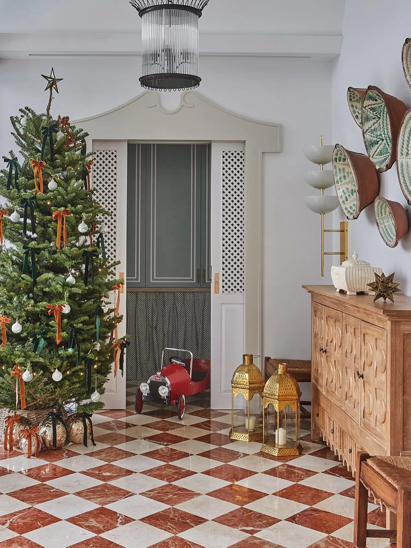 Wishing everyone a very Merry Christmas and a Happy New Year from us all at E&amp;A Interiors🎄🧡🎄

📸 @neon.projects