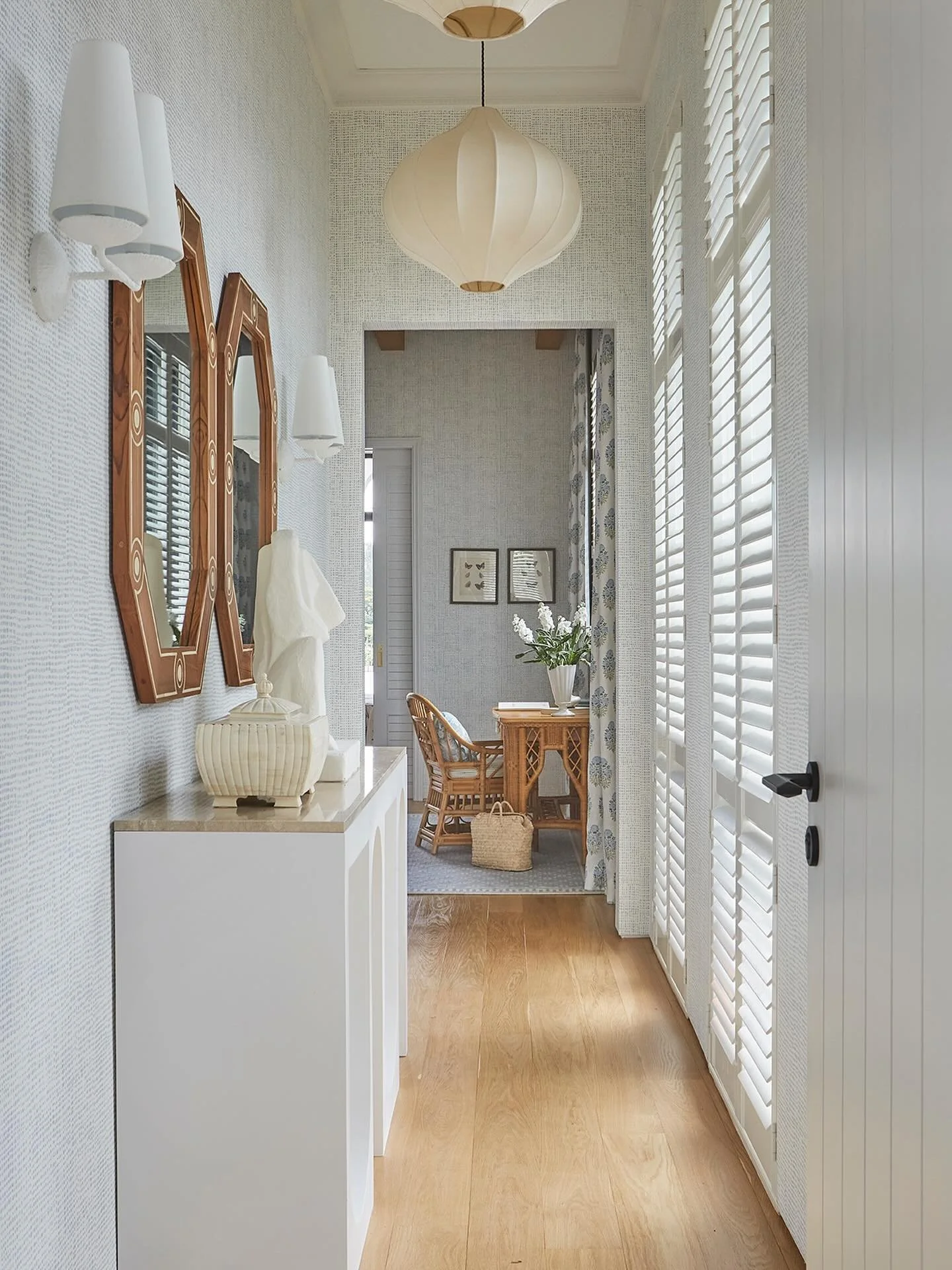 Happy Monday! Here&rsquo;s a favourite shot of mine from our recent Meyer Road project. The hallway into the Primary Bedroom which feels inviting, airy and calm just as bedrooms should! 🤍

📸 @neon.projects