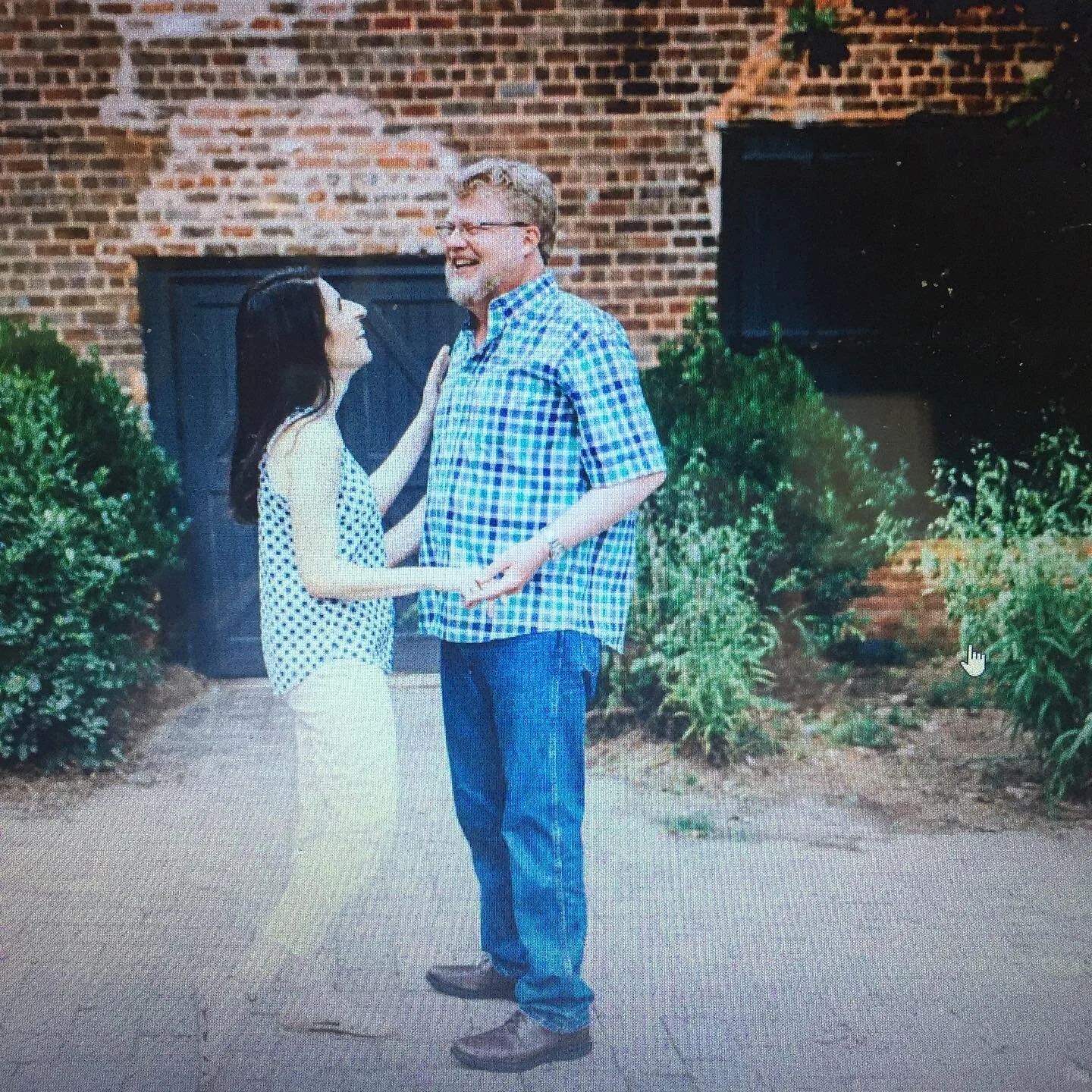 Screen shot of our engagement photo!!! 25 days! #meanttobemerl