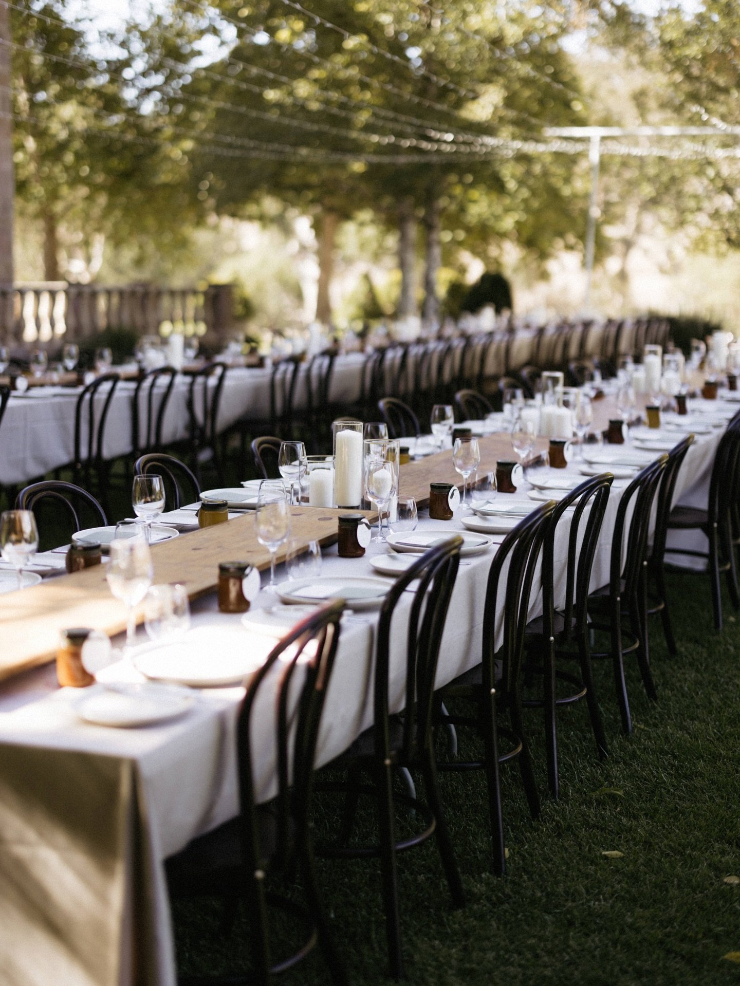 A little bit of dreamy table inspo for your Monday morning.. ❤️
.
Photographers: 
@dan_evans_photography 
@_capturedbygeorgie_ 
@dusktilldawnfilms 
@mpvisuals__ 
@nadinnegracephotography 
@timewithalex.co