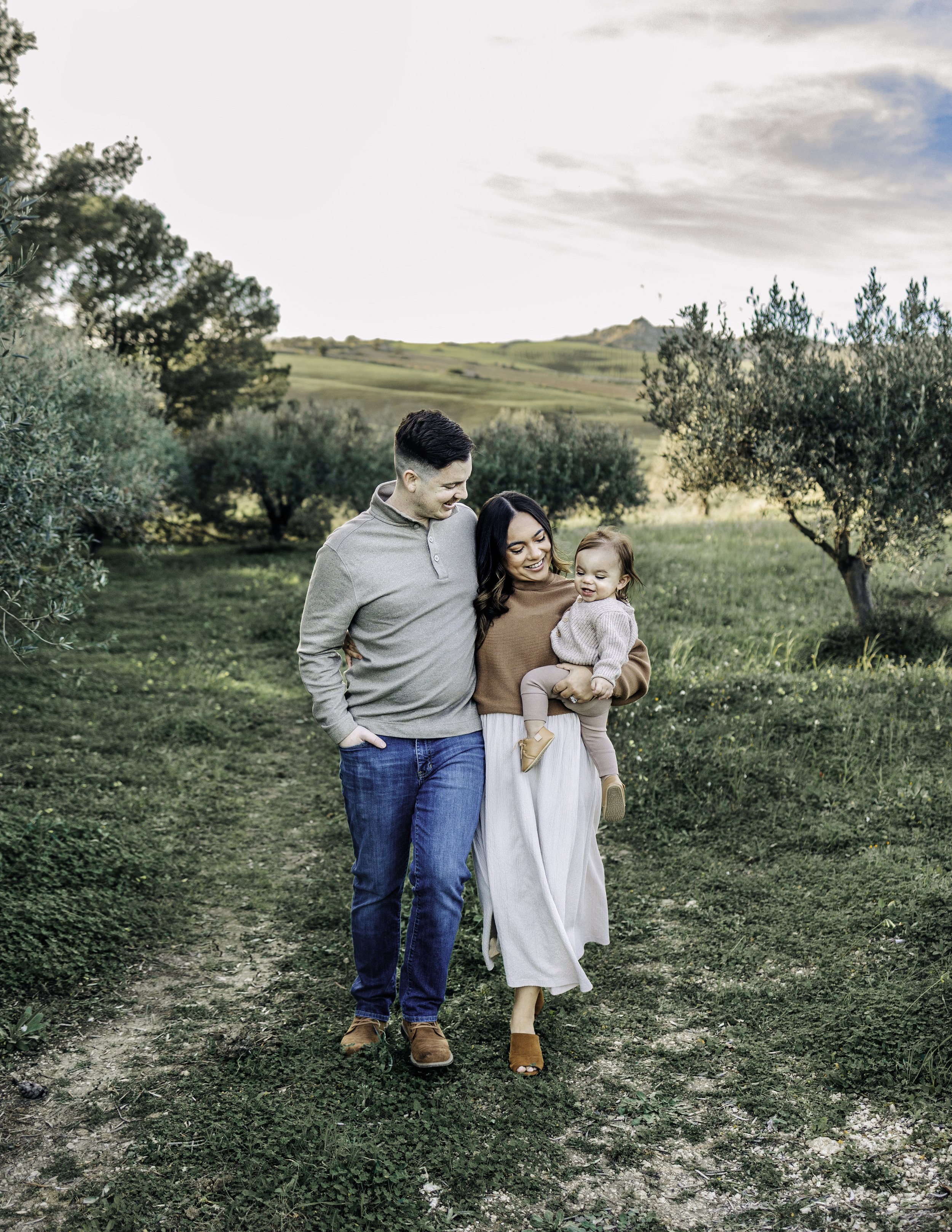 Family Photoshoot in a field in Sicily, Italy