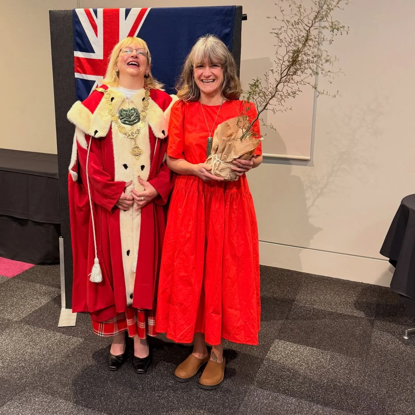 Officially a 🇳🇿🥝! Thank you @sophiebarkerdn for making it a very special afternoon ❤️

I&rsquo;ve added a couple of images of my first year in New Zealand: 2016. 10 years in this beautiful country. 

Very graceful to call this place &ldquo;my coun