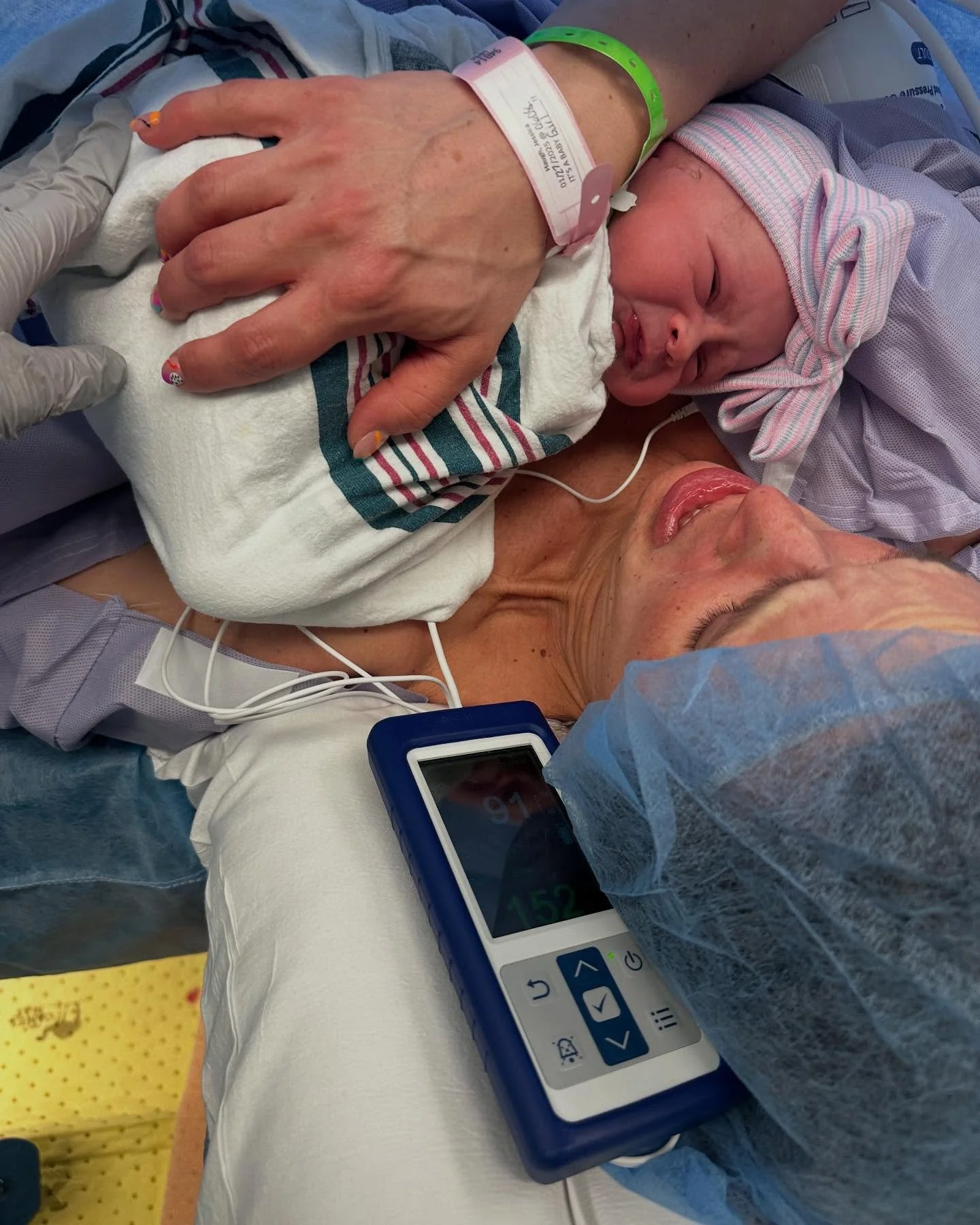 April is Cesarean Awareness Month&hellip; and it just so happens that I am now a part of that club, as of 2 months ago! ❤️

Motherhood is a tornado of emotional &amp; physical newness. From trying to conceive, pregnancy &amp; birthing your baby (vagi