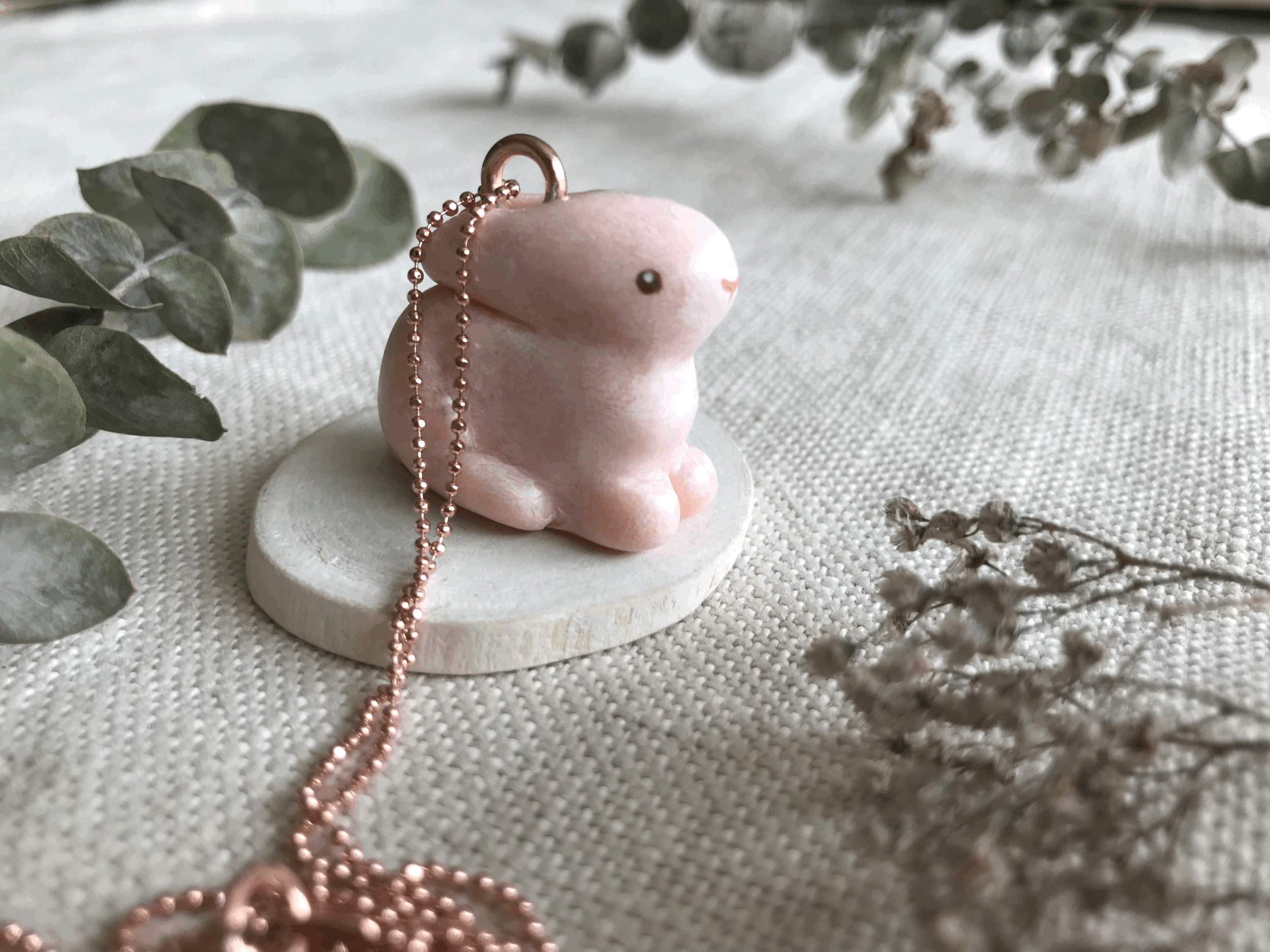 Petite sculpture-pendentif Lapin 2