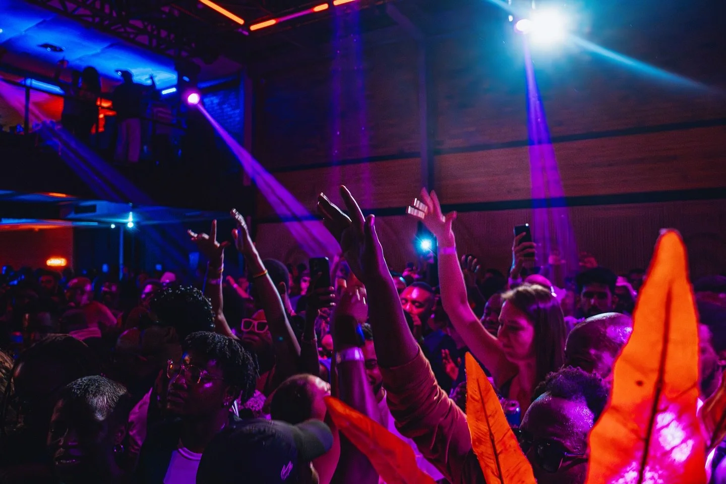 Tonight 🌍🌍 @dylan.s.ke &amp; @foozak take us on a journey Down The Ewaso, for an intimate club show at @kodanairobi Room 2 🌍

22:00 - 04:00 
Tickets available on @hustlesasa