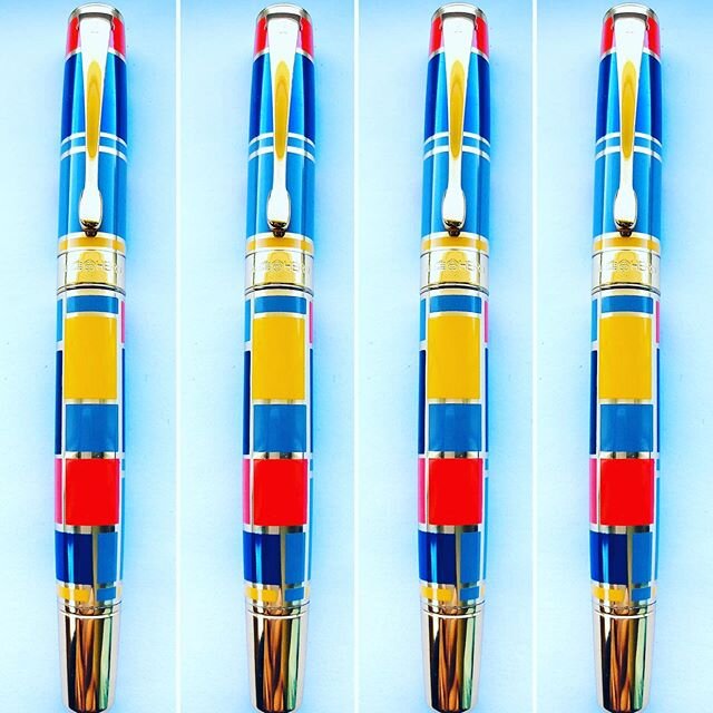 HERO No. 767 Art Deco window pane fine fountain pen, gold plated trim 
Find them in our shop www.ebay.co.uk/str/rosscospens #heropens #hero767 #artdeco #fountainpen #fountainpens #fountainpenaddict #fountainpengeeks #picoftheday