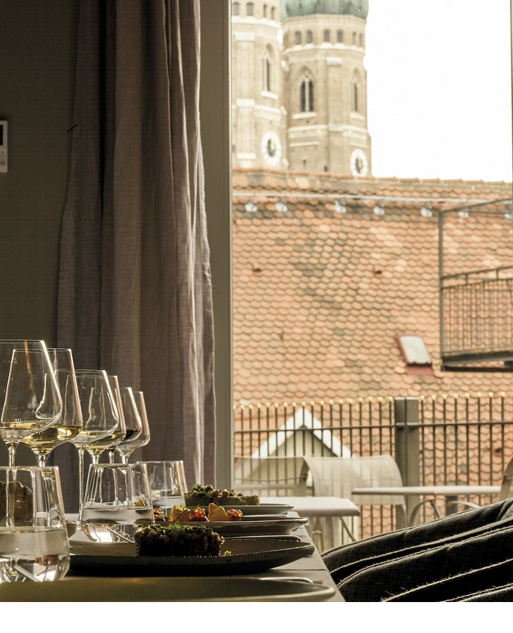 __csm_LOUIS-Hotel_grillroom-restaurant-muenchen-private-dining-city-centre_95bf4b2b17_1250260b87653c327eabf05cf3c041f2.png