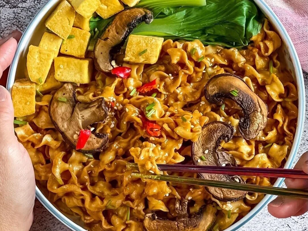Vegan spicy satay noodles — VGood
