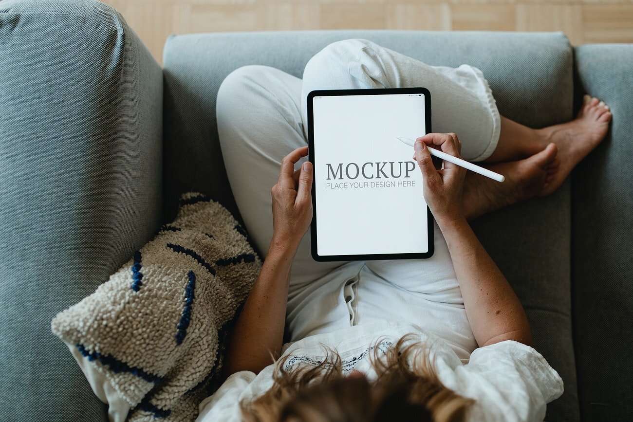 Free Woman Using Tablet Mockup