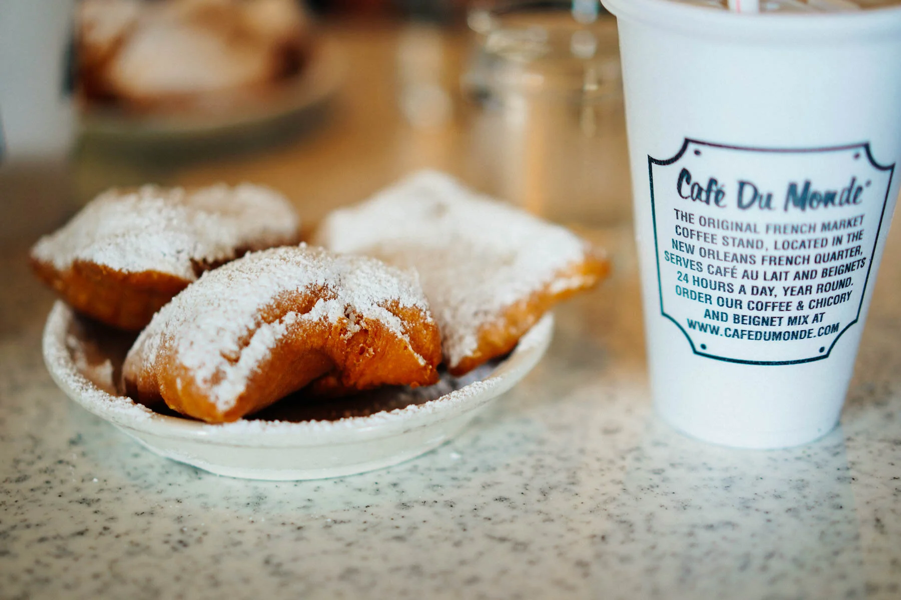 cafe+du+monde+beignets.jpeg