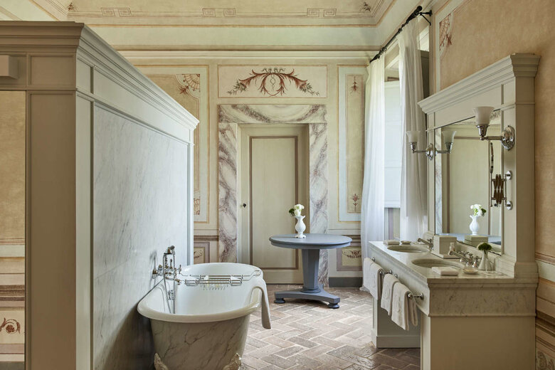 Castello-Del-Nero_Bathroom-Heritage-Suite.jpeg