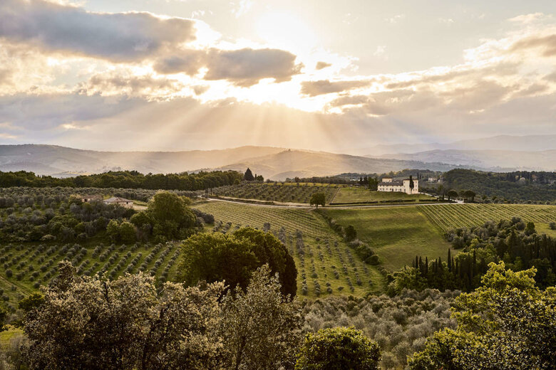 COMO-Castello-del-Nero_Dawn-over-the-Tuscan-Landscape.jpeg