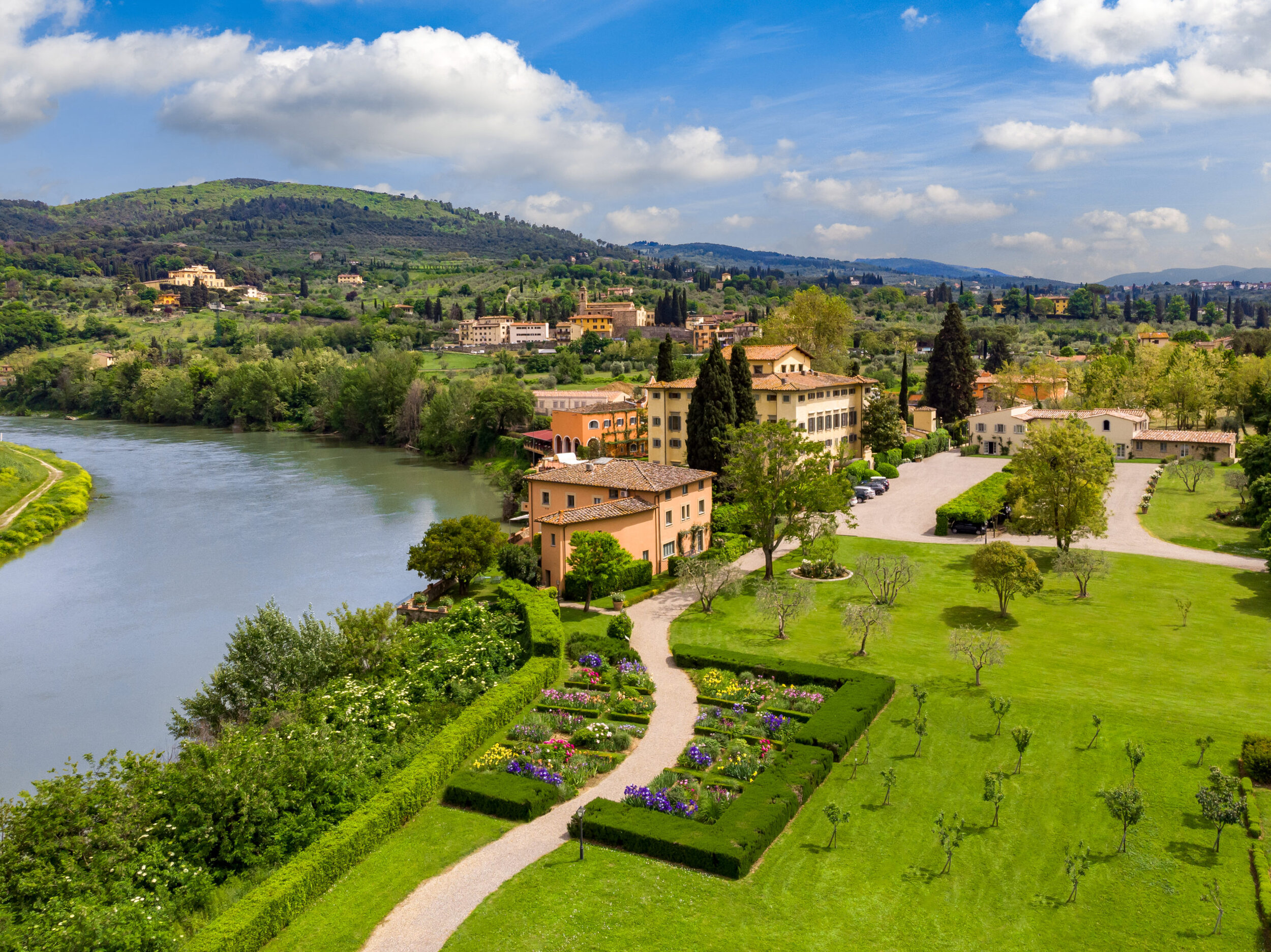 Villa-La-Massa-garden-and-Arno-view-2.jpeg