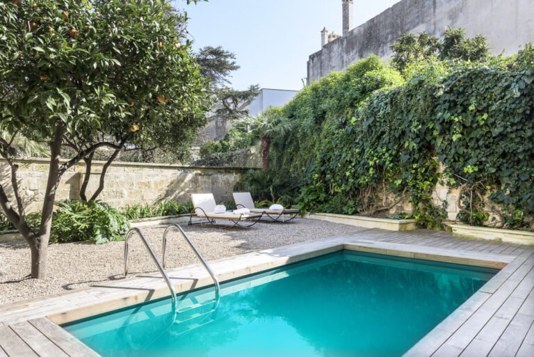 Palazzo_Maresgallo_-_dimora_storica_-_b_b_-_luxury_-_Lecce_-_Salento_-_Holiday_-_vacanza_-_pool_-_garden-768x513.jpeg