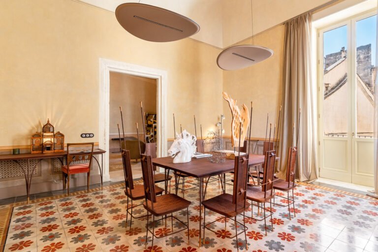 Palazzo_Maresgallo_-_dimora_storica_-_b_b_-_luxury_-_Lecce_-_Salento_-_Holiday_-_vacanza_-_salone_-_book_now-768x512.jpeg