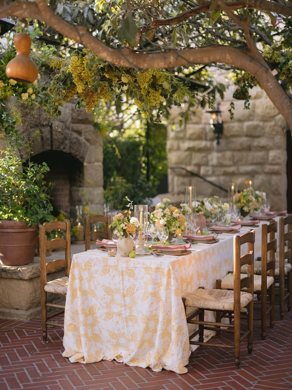 When a cozy dinner is the name of the game 🧡💛🤎

This intimate wedding dinner at the quintessential @sanysidroranch was a celebration of love and connection over a shared meal and stories under the beautiful Californian night sky. ✨ 

Team

PHOTO @