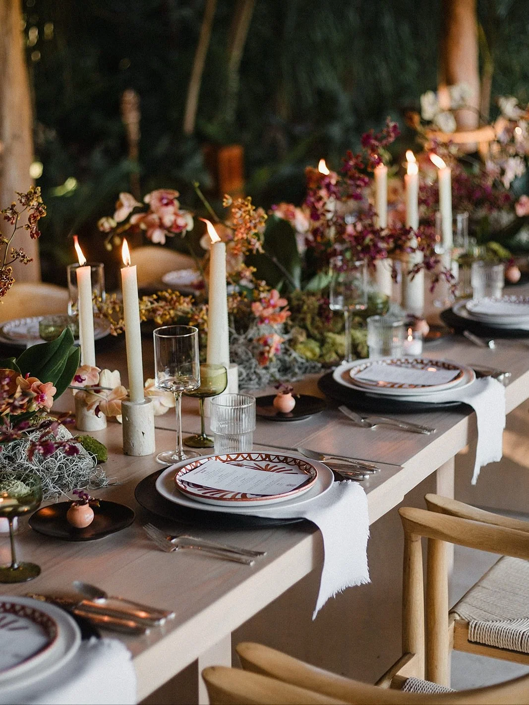 We&rsquo;re dreaming of this balmy and beautiful welcome night in the Yucatan for our floral bestie @britlynsimonefloral whose love of orchids are reflected in the flowers she arranged (with the help of her team) for her own fiesta. 

Curated and per