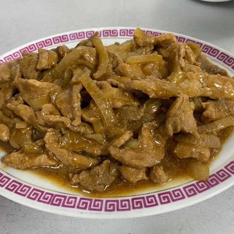 This recipe is a very simple dish to that blends onions and the natural sweetness with pork meats, with amazing gravy to compliment with rice!