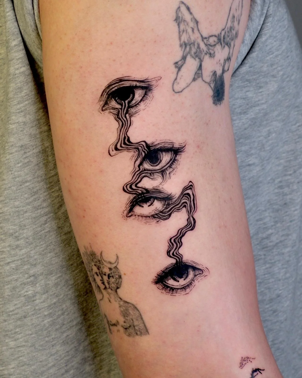 Ash (@inkedbyash) draws from her background in illustration and her time studying Renaissance art in Florence. 

Inspired by masters like Sandro Botticelli and Michelangelo, her work channels their elegance through refined linework, delicate letterin