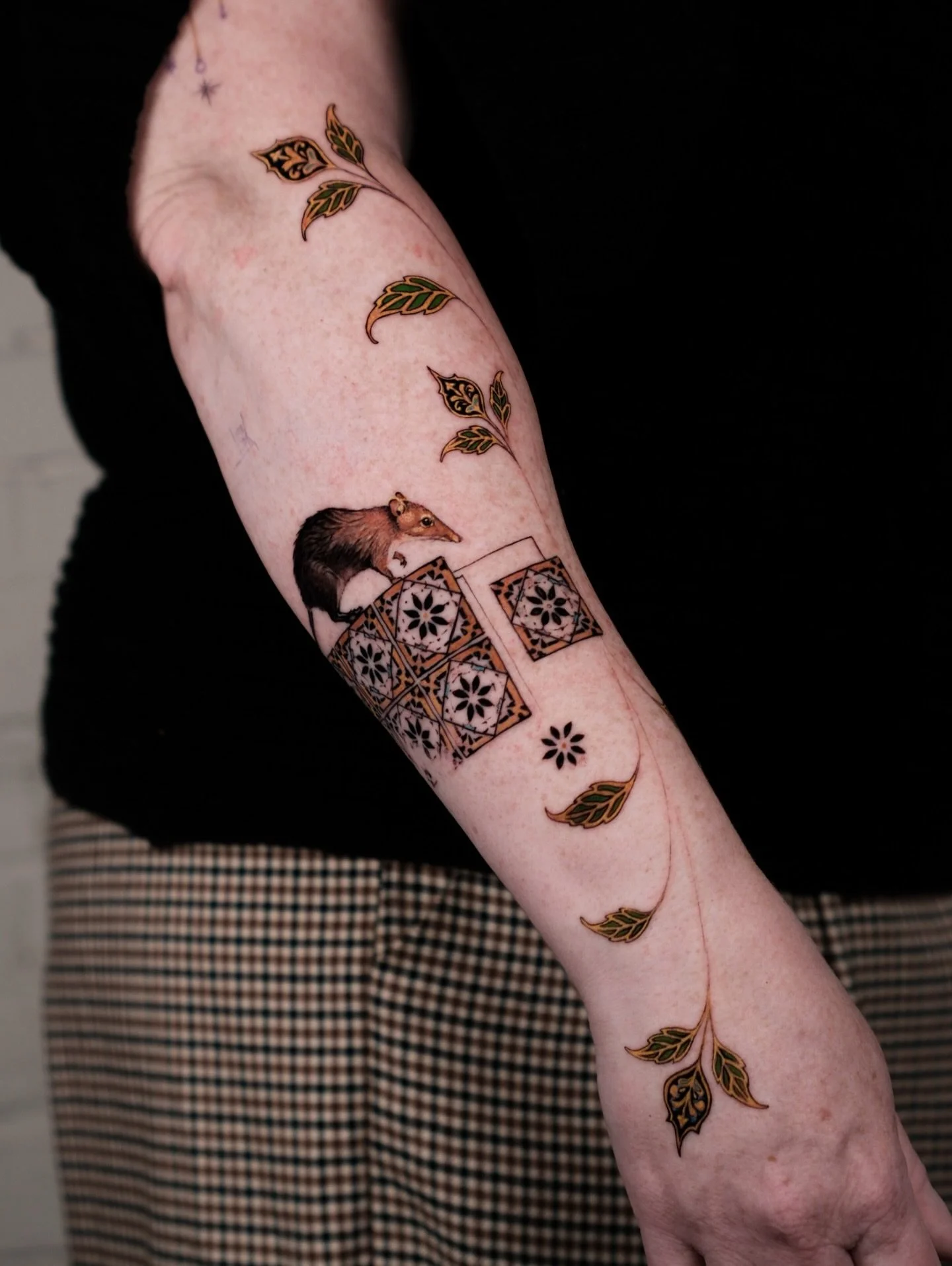 Ege&rsquo;s (@egeonatgezer1) tattoos often combine nature-inspired elements with textile and abstract designs, creating intricate, otherworldly pieces.

Visit the link in our bio to explore more of his work.

#AtelierEva