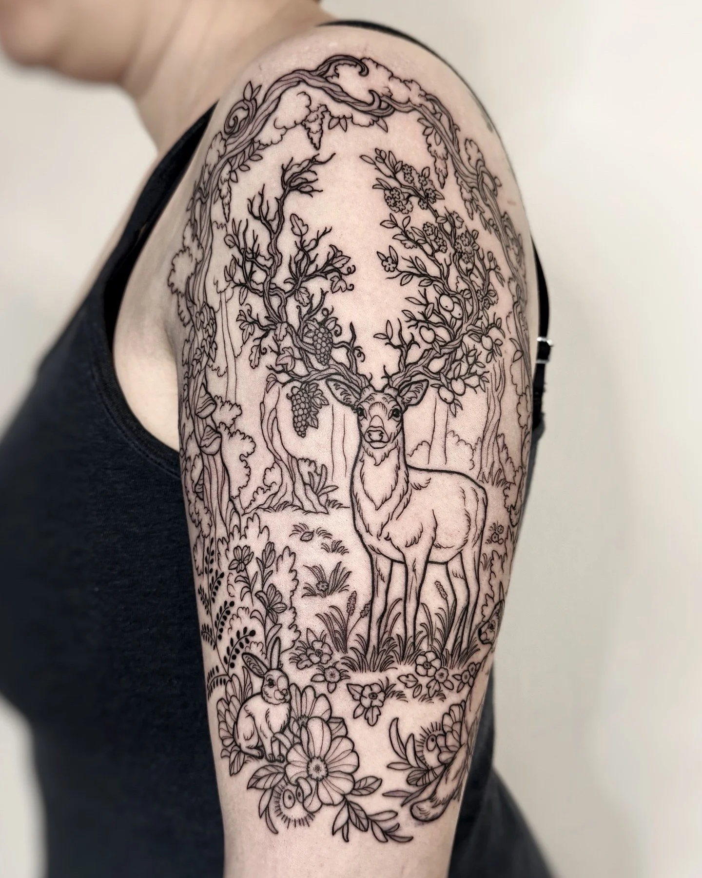 Specializing in large-scale, scenic tattoos, Maret (@lordenstein_art) blends her love for video games, fantasy, and the fine arts to create striking, detailed works. 

Her designs often feature immersive landscapes and intricate motifs, resulting in 
