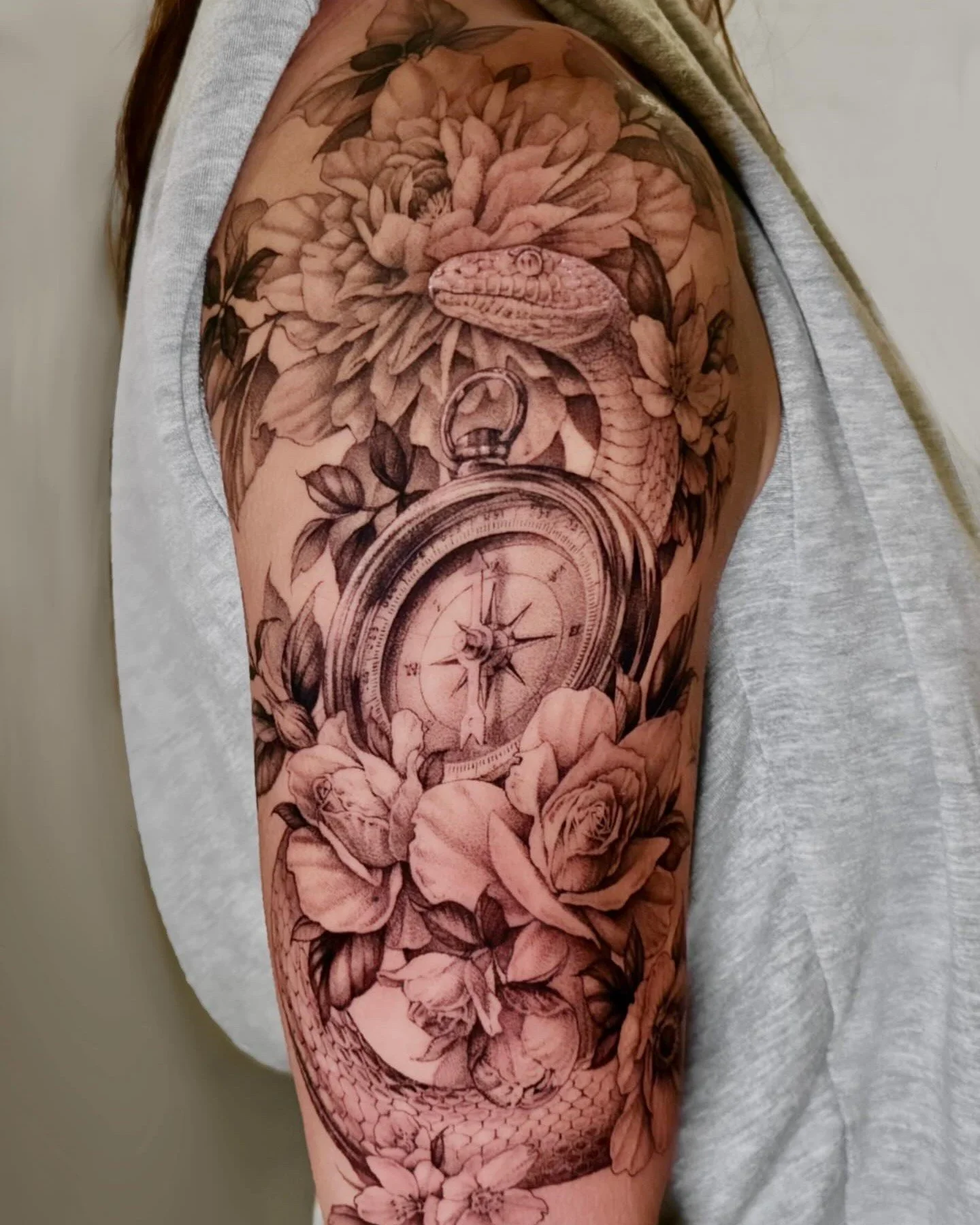 Dani (@danitattoonyc) blends color and black and grey micro-realism with large-scale floral design. With a background in interior design and architecture, she approaches each piece with a strong sense of composition, creating thoughtful, balanced tat