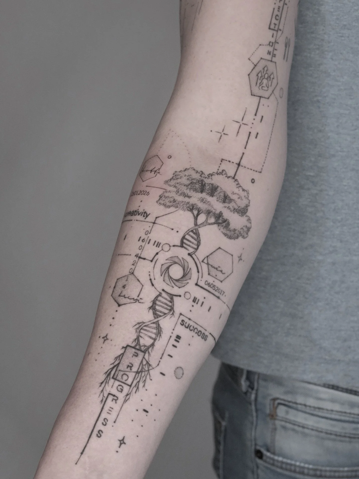 A collection of healed works by @mitatink.

To start a project with Mishka or explore more of his portfolio visit the link in our bio.

#AtelierEva #HealedTattoo