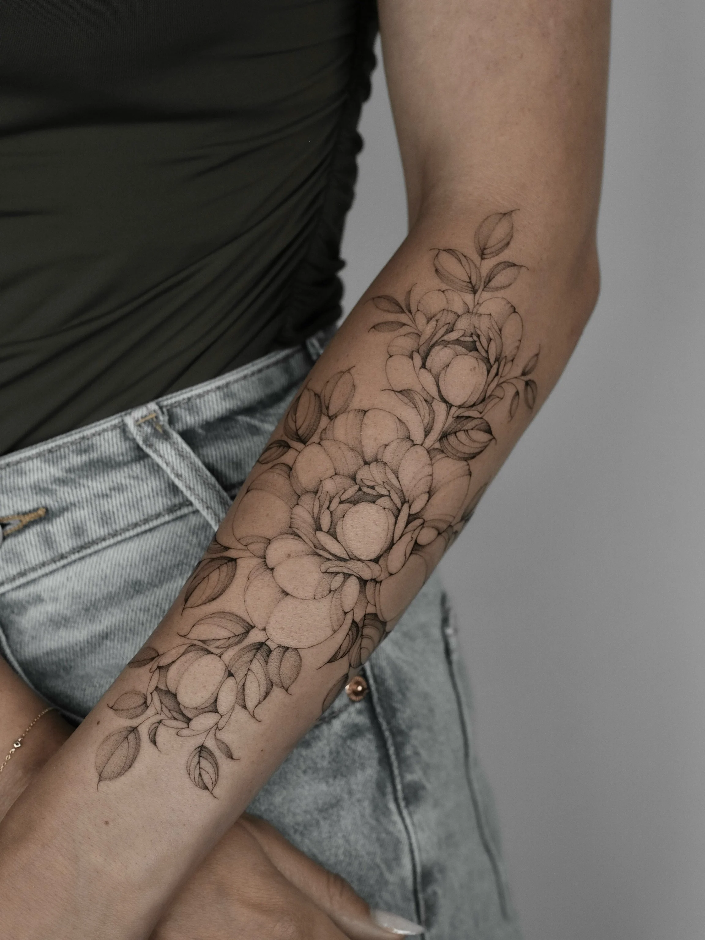 Works by @asya.tattoo.

Asya is known for her free-hand, fine-line black-and-gray floral works. She crafts botanical-themed designs with thin linework and subtle shading that capture the essence and fragility of plants and flowers.

Explore more of h