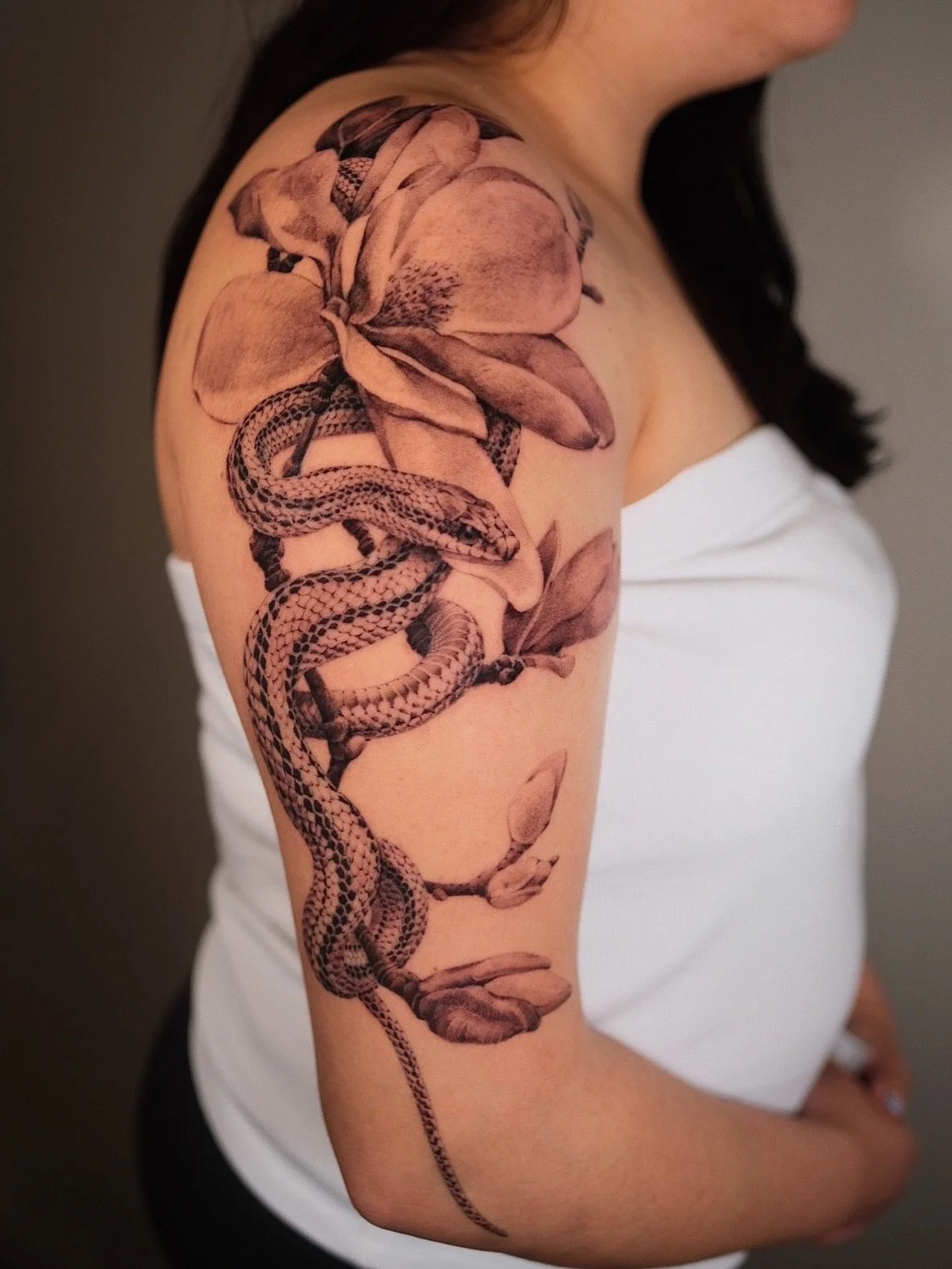 Sam&rsquo;s (@s.mancinotattoo) wildlife-inspired designs blend the natural movement of the body with the spirit and form of each animal she tattoos. By free-handing elements of her compositions to follow the body&rsquo;s contours, she creates tattoos
