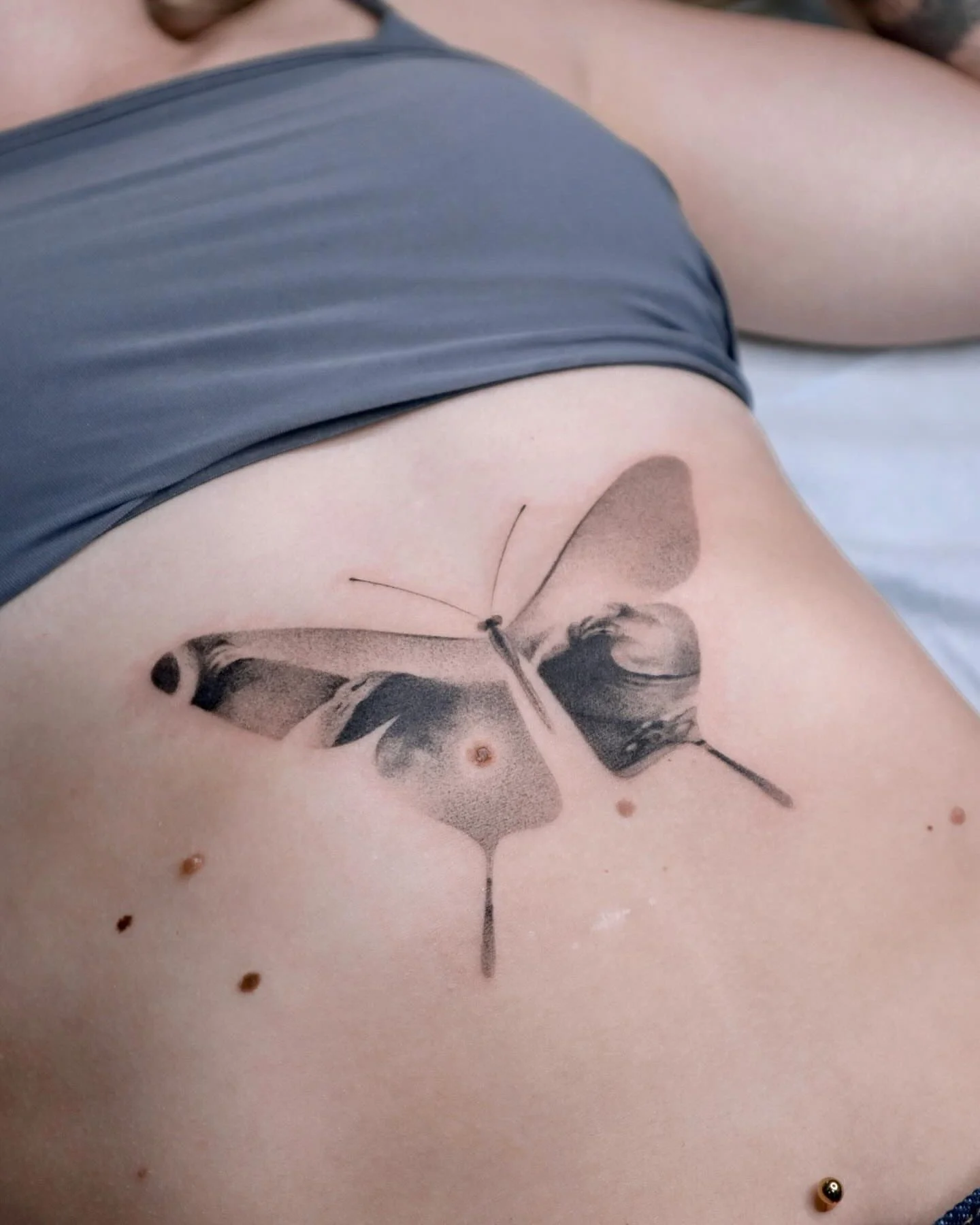 Done by @rivdttt.

Drawing inspiration from nature, such as plants, water, and geological forms, River&rsquo;s tattoos often carry a botanical, ethereal quality that feels both delicate and atmospheric. 

Book with River at the link in our bio.

#Ate