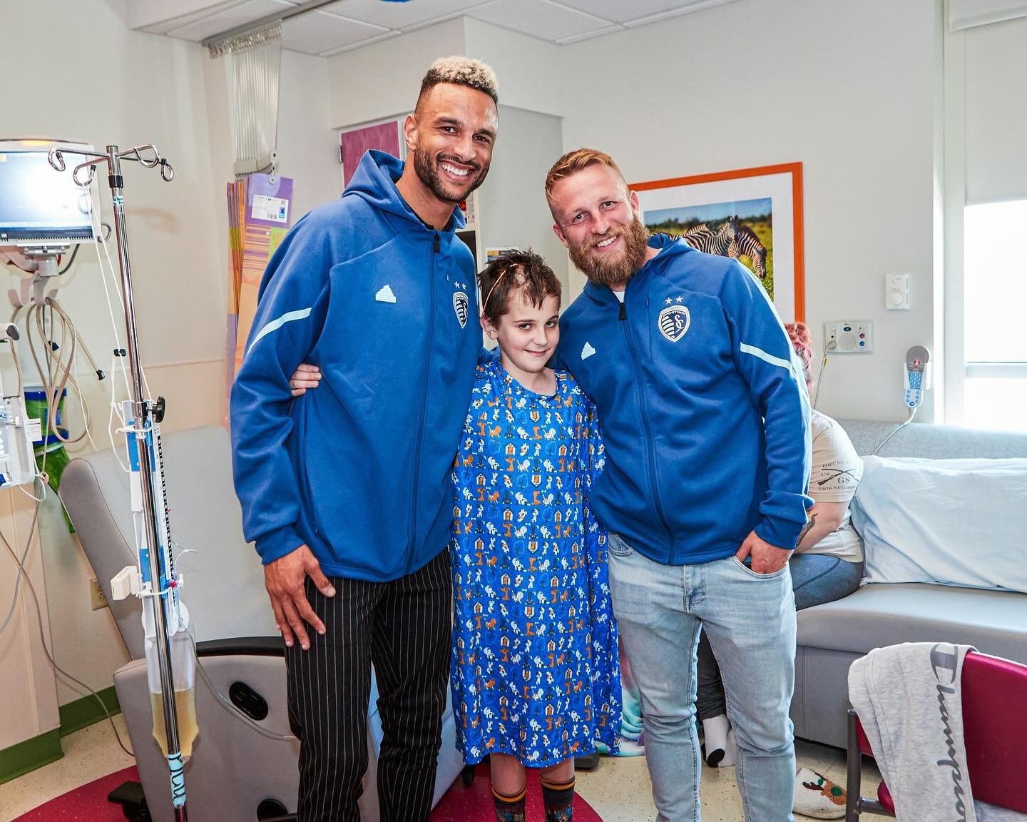 Bringing smiles &amp; strength 😊💪

For this month's visit to @childrensmercy, Johnny and Khiry spent time with patients and hospital workers 💙