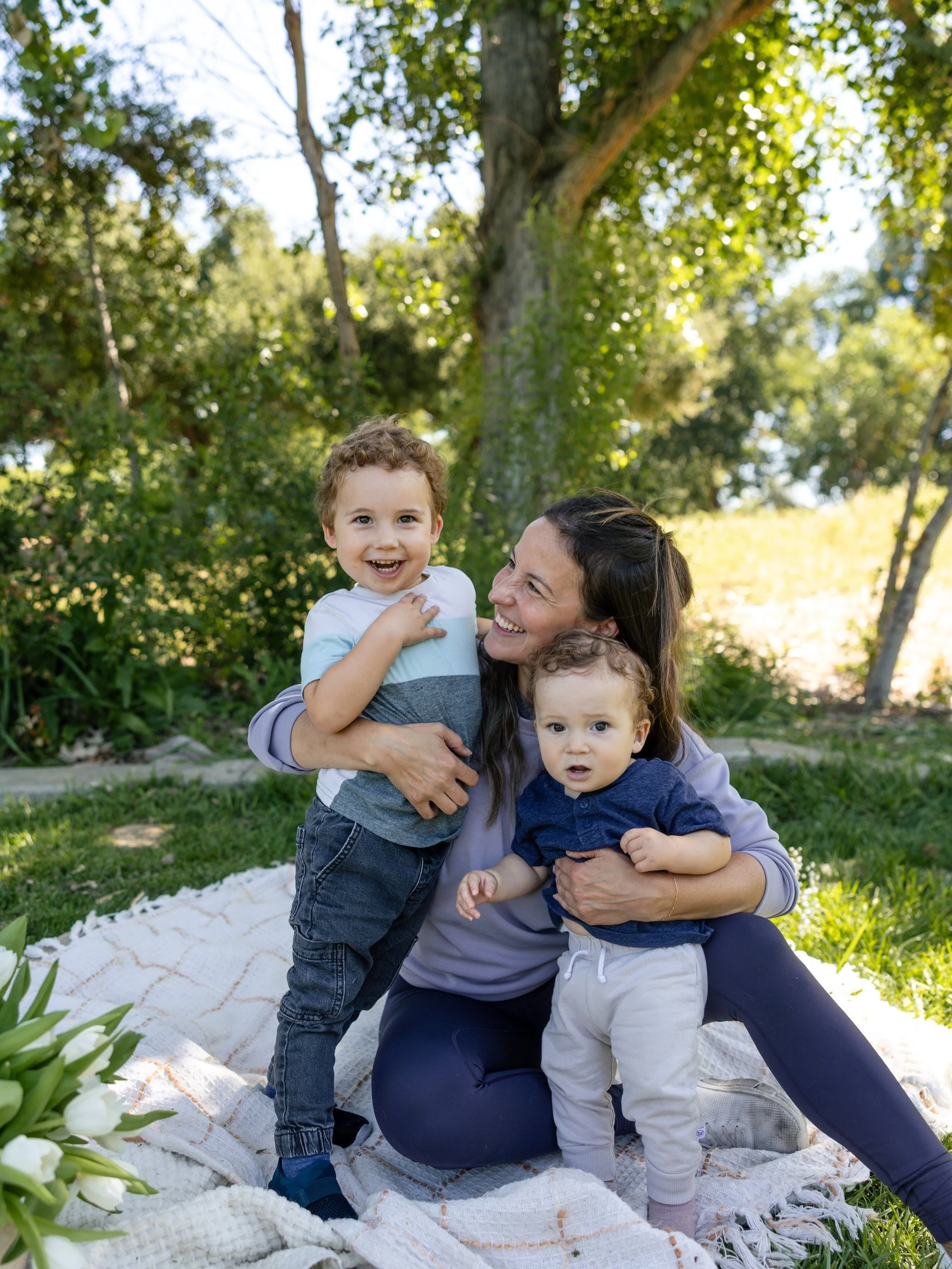 So glad I get to be their mama 🥰 Thank you @fit4mombrentwood and @macarenanicolephotography for the fun photos 💕