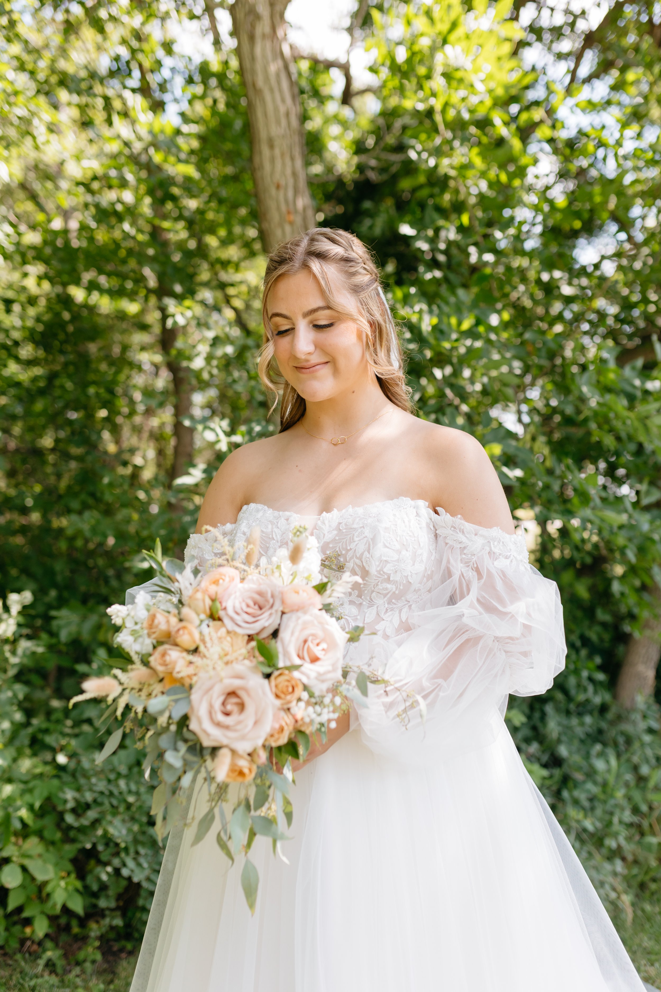earth_buds_florist_bridal_bouquets_winkler_wedding_flowers.jpg