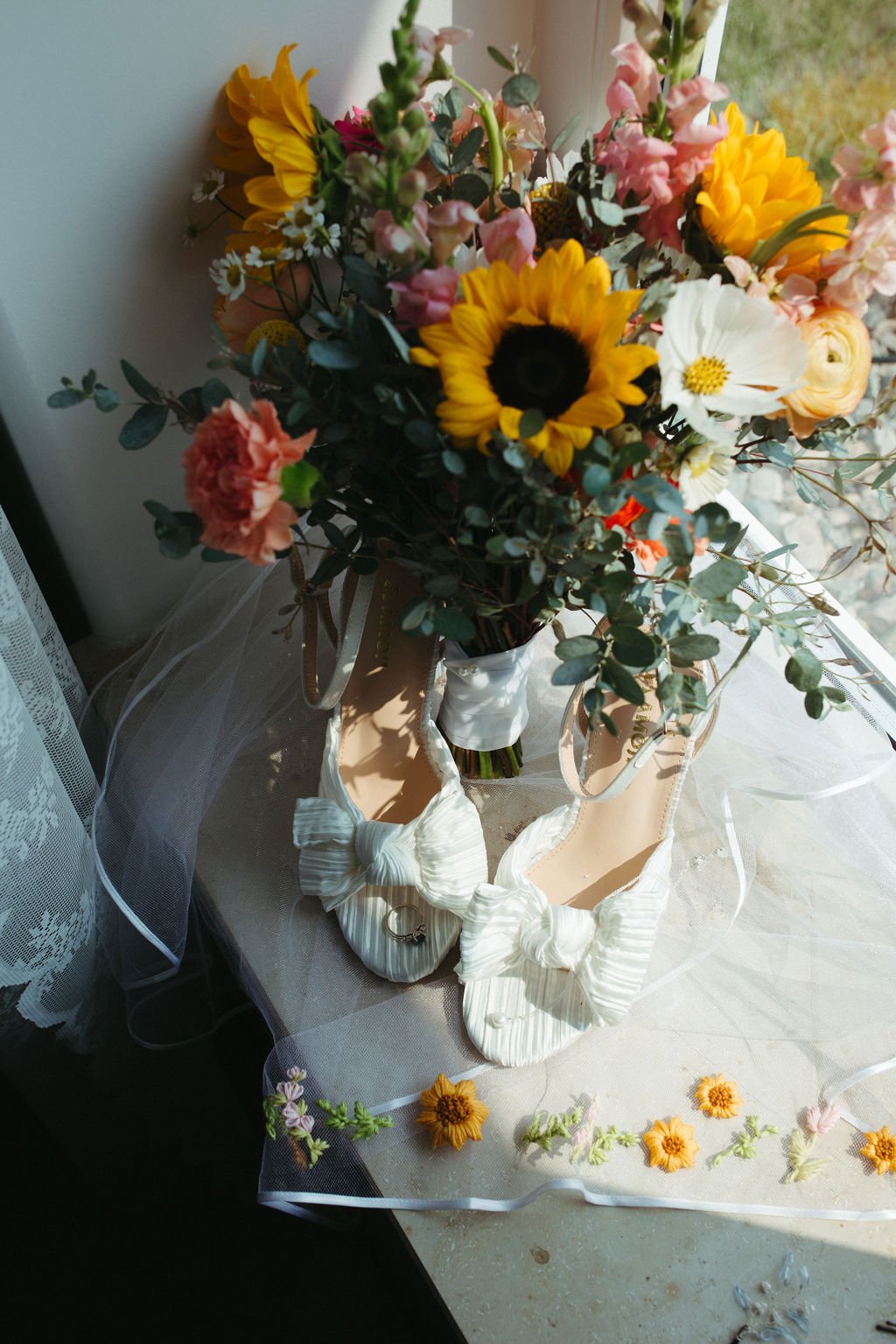 earth_buds_florist_winkler_flower_shop_wedding_flowers.jpg