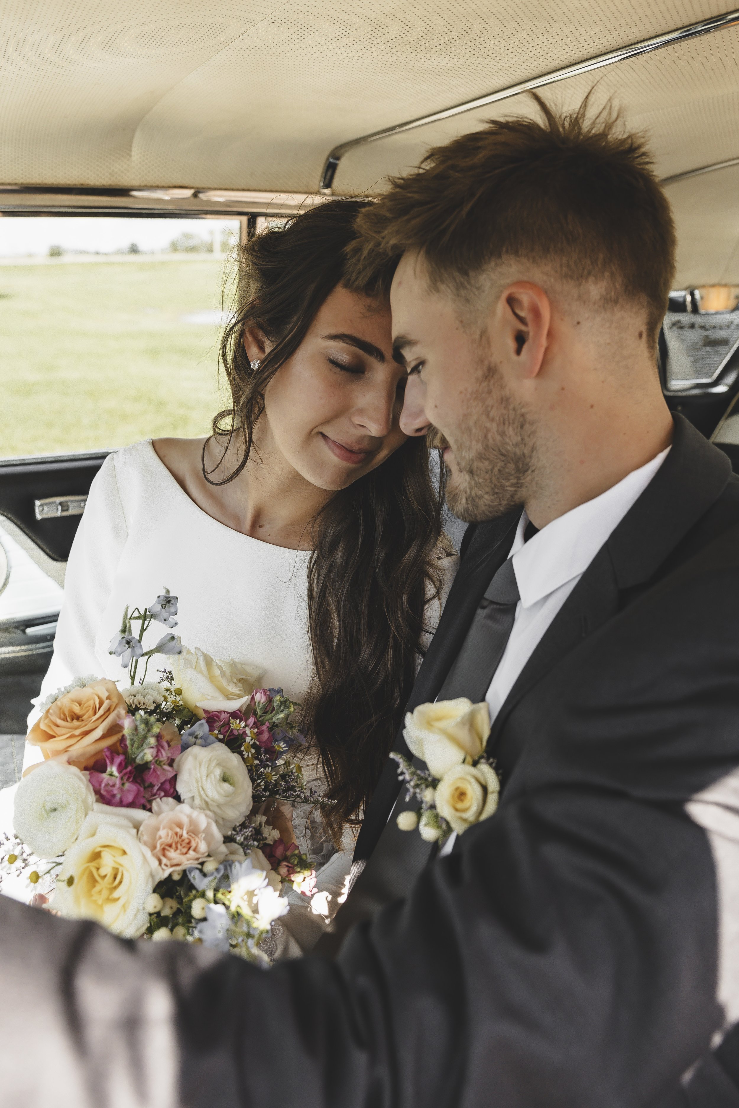 earth_buds_florist_bridal_bouquets_wedding_flowers_winkler.jpeg
