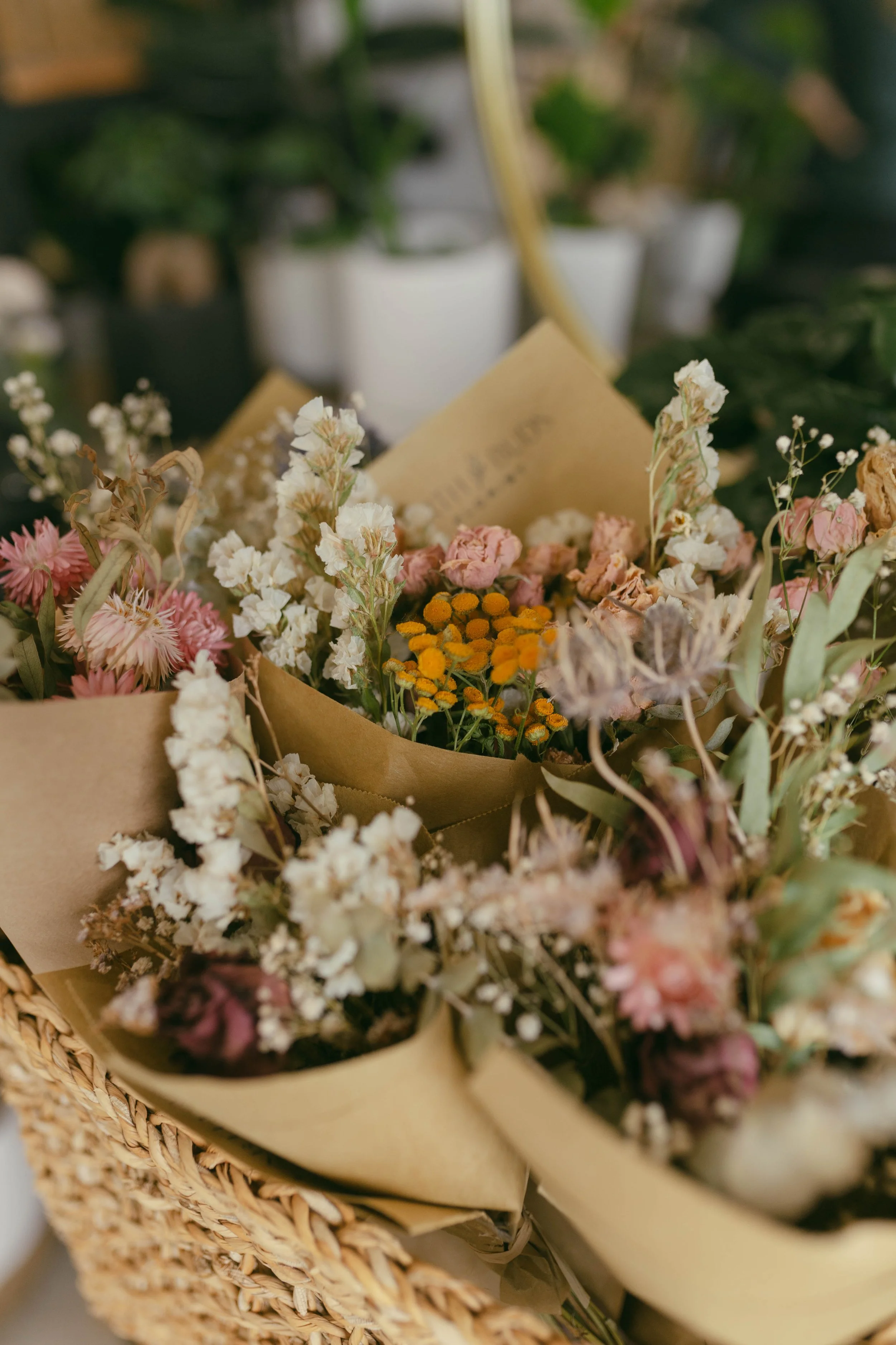 earth_buds_florist_shop_dried_flowers.jpg