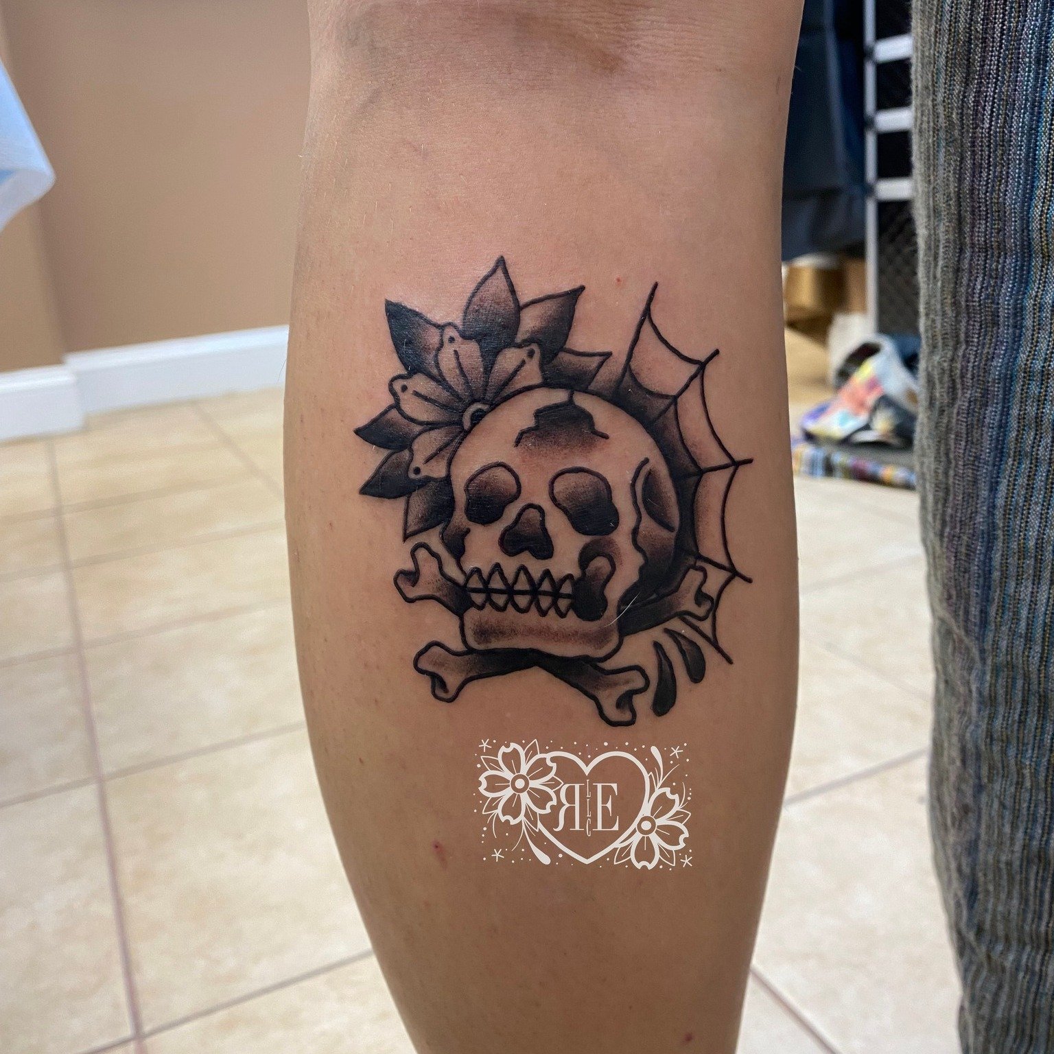 A bloom for the damned, a web for the lost - death wears beauty like a crown. Simply traditional, beautifully executed. To book with Rich, call/text 732-503-8469

 #summertattoo #flowertattoo #flowertattoos #floraltattoo #spiderwebtattoos #spiderwebt