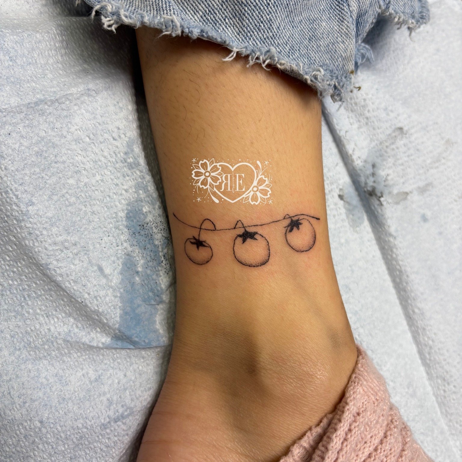 Three ripe reminders - growth, sweetness and staying connected. Another cutie by Casey. She loves these cute, little and very unique tattoos. To book with her, text 732-451-4904

 #minimalisttattoos #minimalisttattoo #summertattoo #unusualtattoo #fin